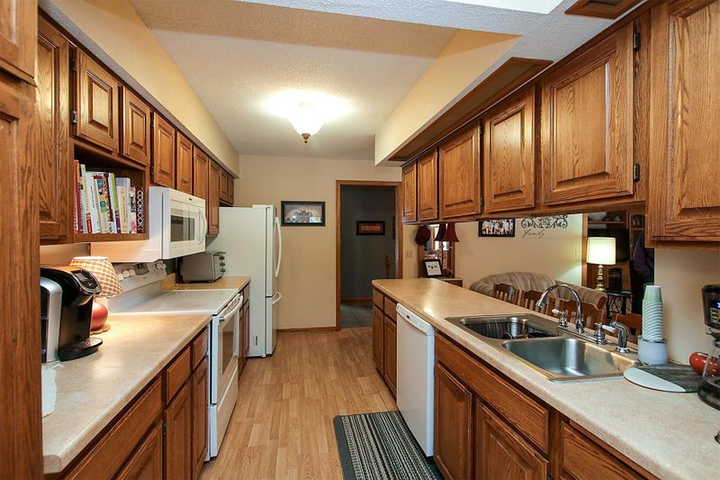 721 S Gilman Ave, Litchfield, MN 55355