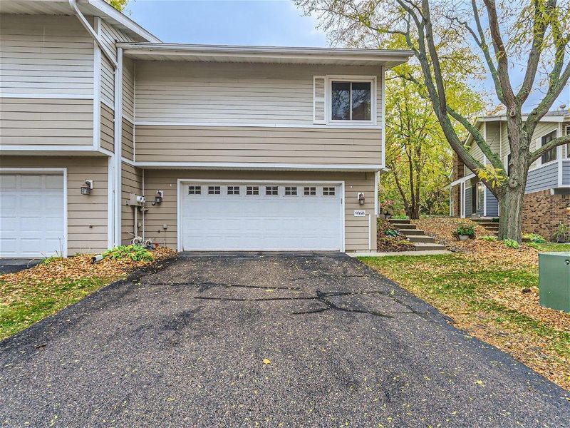9868 Brighton Ln, Eden Prairie, MN 55347