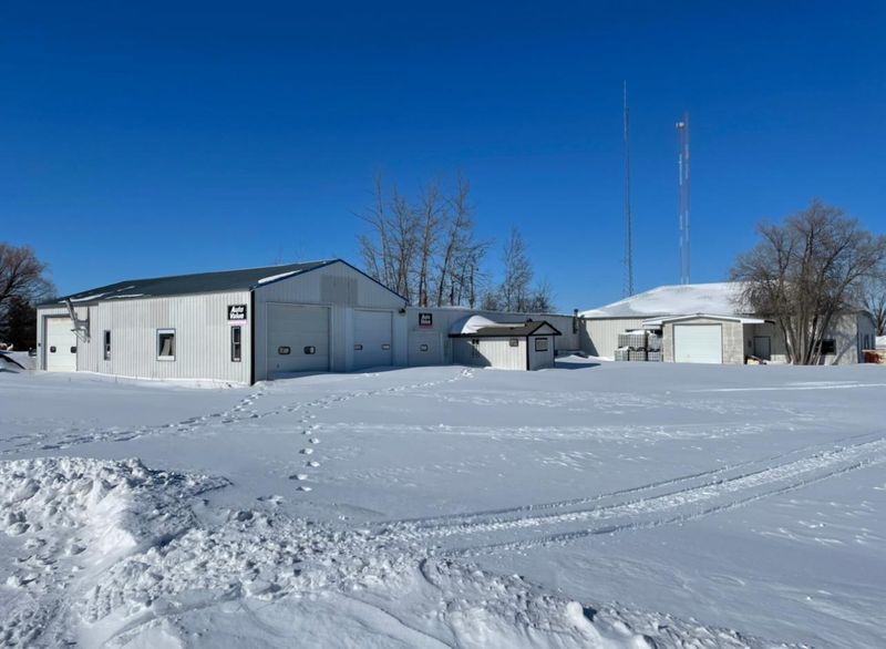 305 5th Ave Nw, Roseau, MN 56751