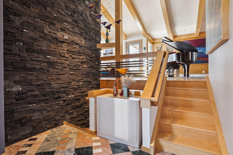 701 Keller Pw, Little Canada, MN 55117