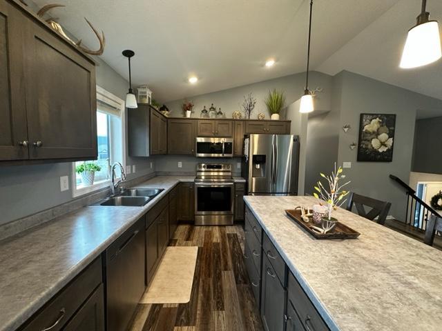110 Red School Ln, Kellogg, MN 55945