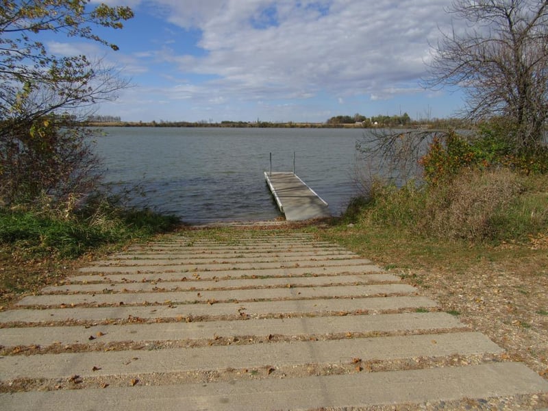 660 W Lake St, Avoca, MN 56114