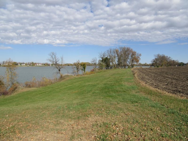 660 W Lake St, Avoca, MN 56114
