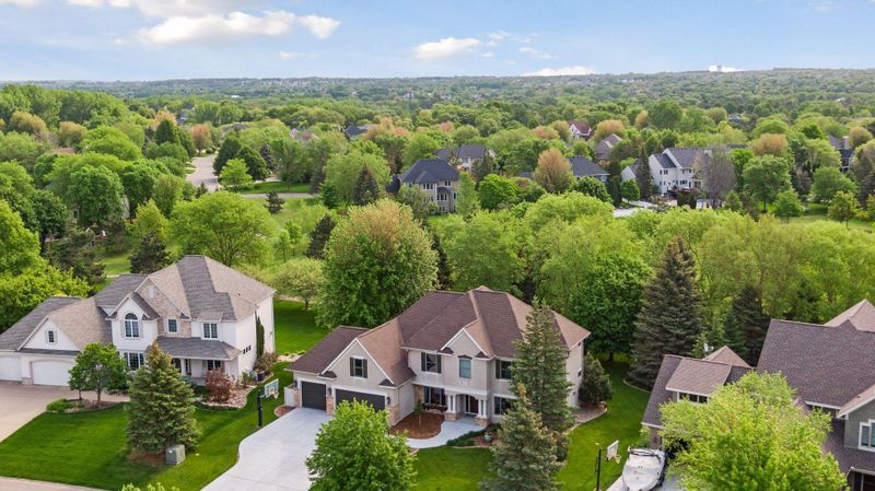 8875 Springwood Dr, Woodbury, MN 55125