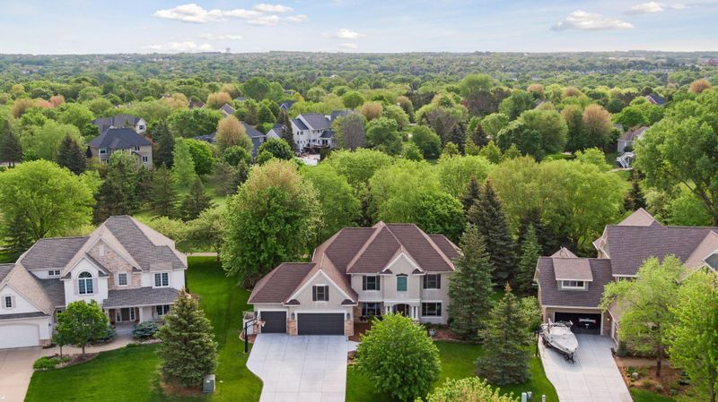 8875 Springwood Dr, Woodbury, MN 55125