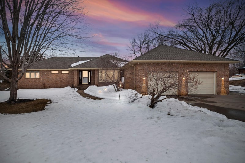 5350 Sunset Ln, Loretto, MN 55357