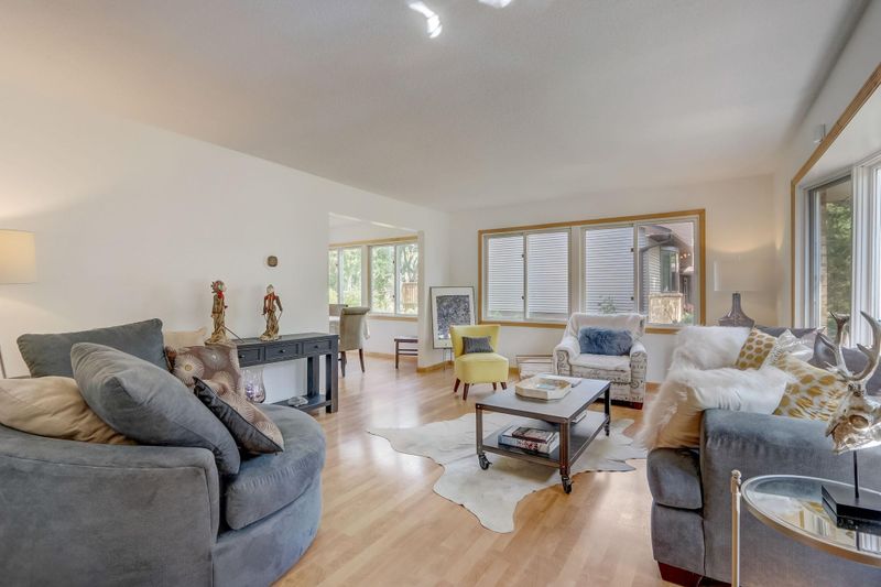 775 Clearbrook Ln, Vadnais Heights, MN 55127