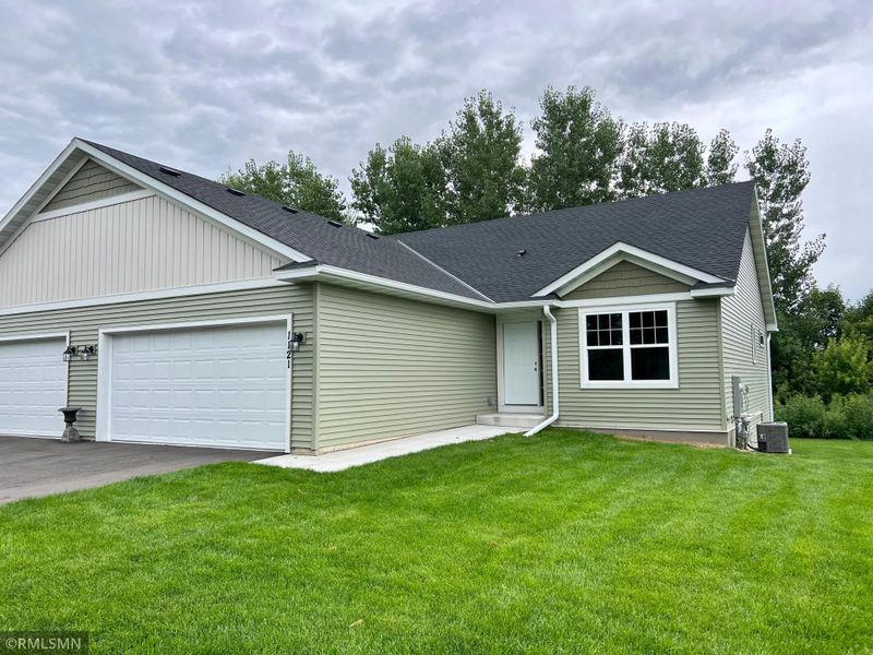 1121 Sakatah Ct, Madison Lake, MN 56063