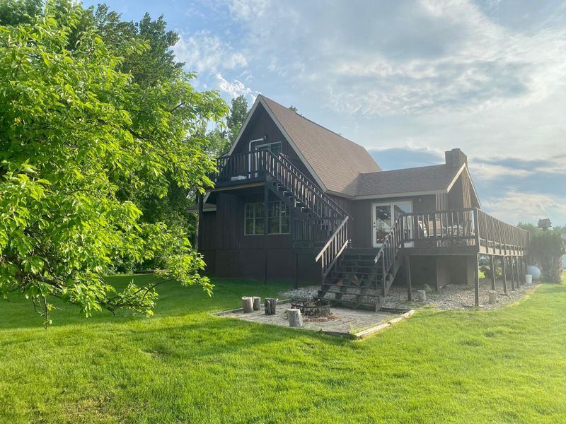 224 Oak Rd, Warroad, MN 56763