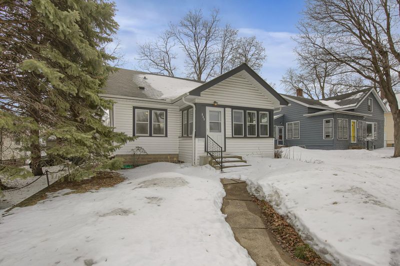 888 Dodd Rd, West Saint Paul, MN 55118