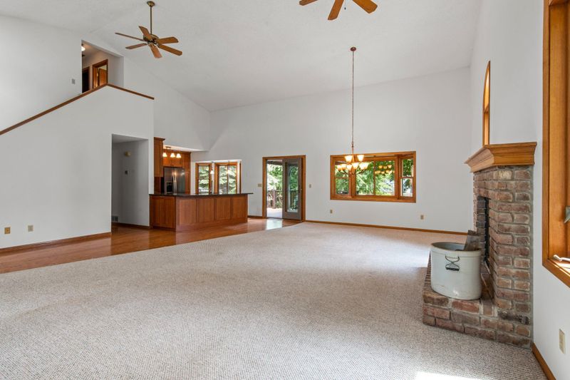 829 Bryant Ln, Burnsville, MN 55337
