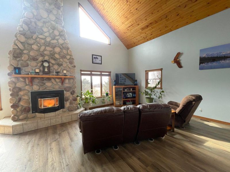 31399 Pier Ridge Rd, La Crescent, MN 55947