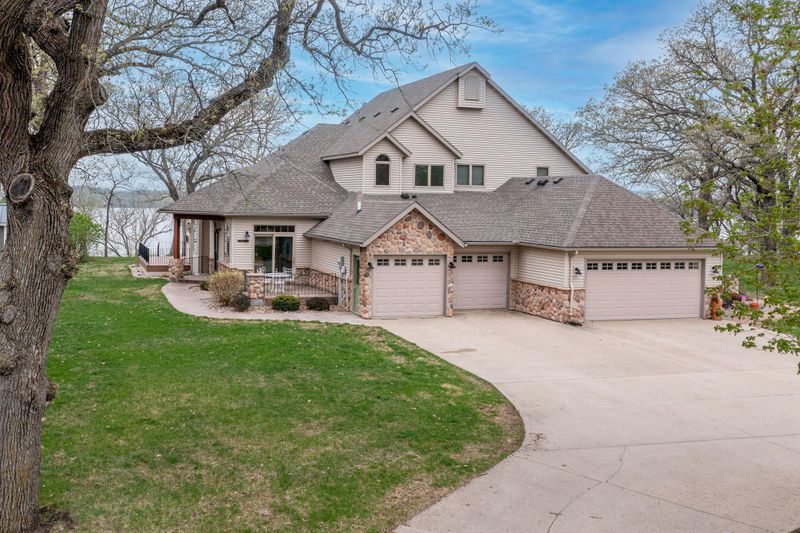 2492 Albion Ave, Fairmont, MN 56031