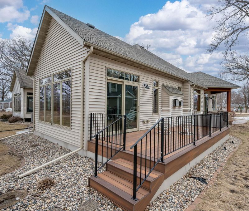 2492 Albion Ave, Fairmont, MN 56031