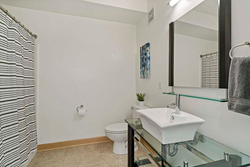 308 E 18th St #304, Minneapolis, MN 55404