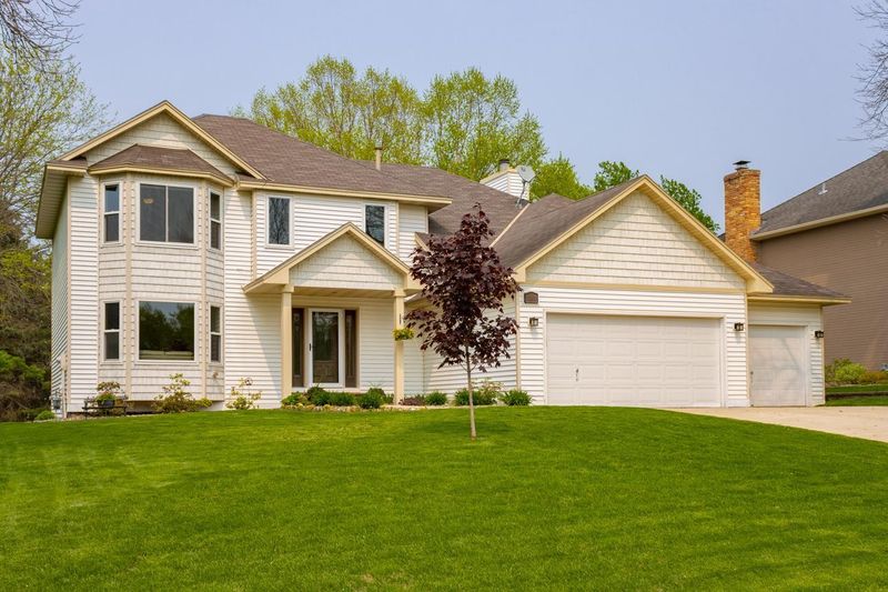 1369 Interlachen Dr, Eagan, MN 55123