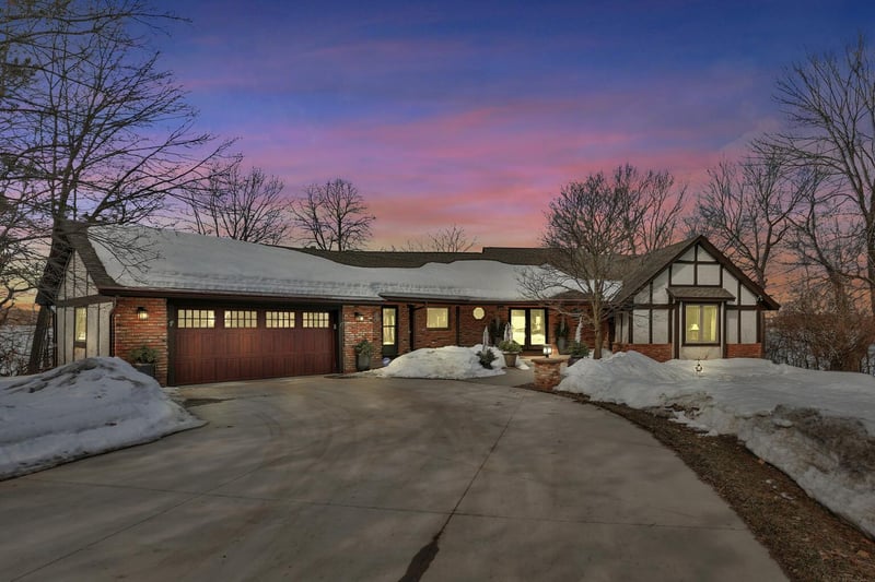 28210 Nathan Ln, Lindstrom, MN 55045