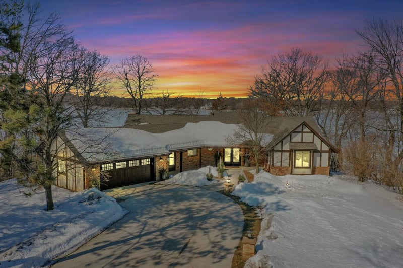 28210 Nathan Ln, Lindstrom, MN 55045