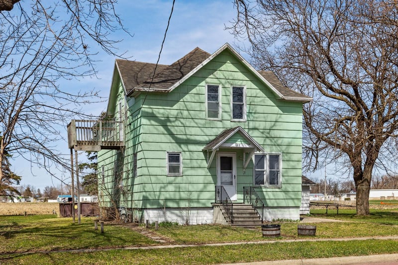 125 5th Ave, Minnesota Lake, MN 56068