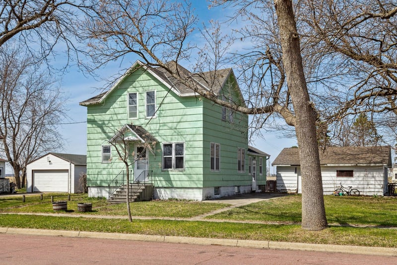 125 5th Ave, Minnesota Lake, MN 56068