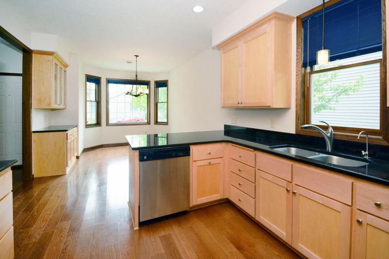 345 Lewis St, Maplewood, MN 55117