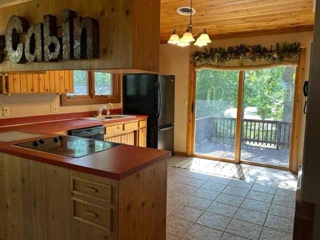 1627 17th St, Windom, MN 56101