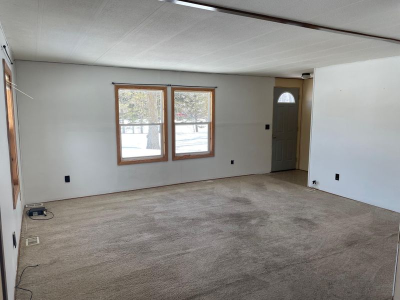 813 11th Ave SE, Roseau, MN 56751