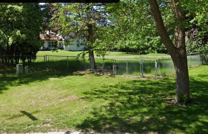 2590 Belmont Ln E, North Saint Paul, MN 55109