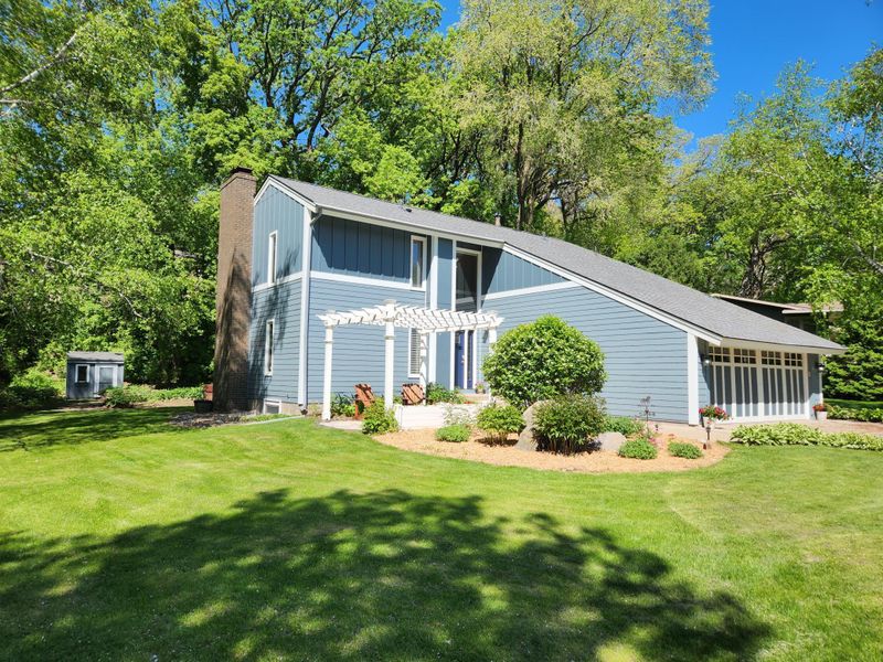 7300 Shannon Dr, Edina, MN 55439