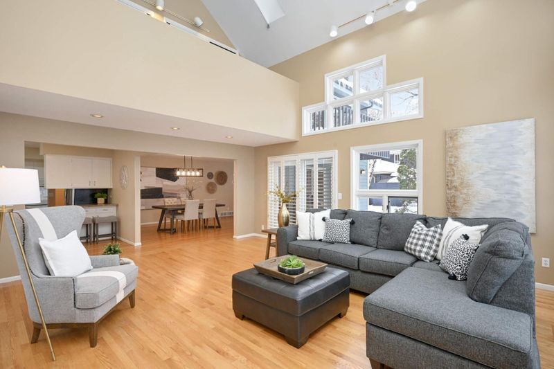 7300 Shannon Dr, Edina, MN 55439