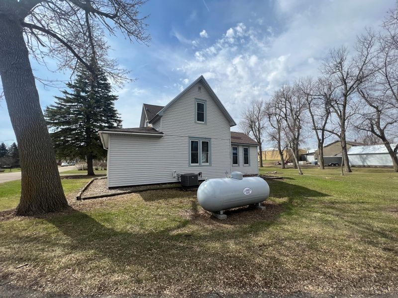 101 5th Ave, Wilmont, MN 56185