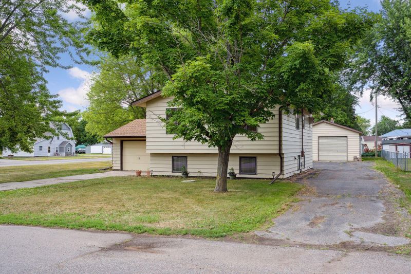 237 Elm Dr, Foley, MN 56329