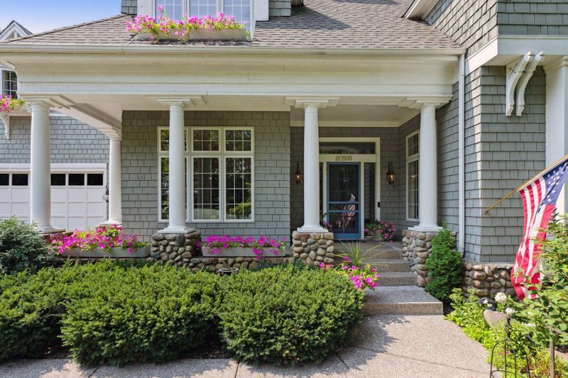 20595 Park Pl, Excelsior, MN 55331
