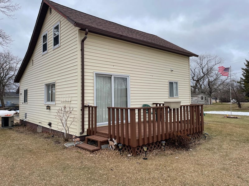 201 4th St W, Lancaster, MN 56735