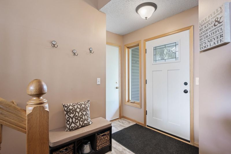 1805 Brittany Dr, Shakopee, MN 55379
