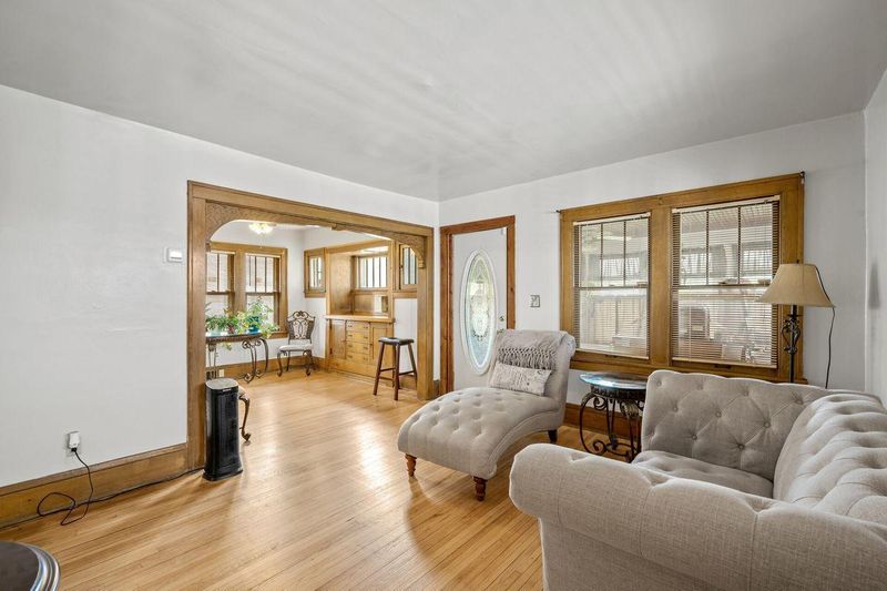 813 Central Ave W, Saint Paul, MN 55104