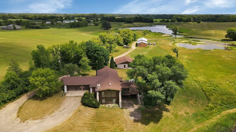 4252 Clementa Ave SW, Waverly, MN 55390