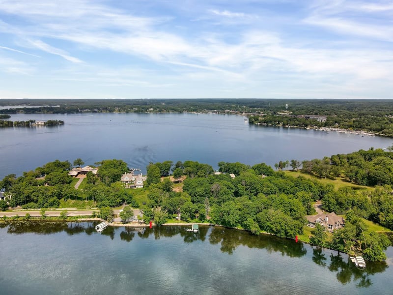 620 Bushaway Rd, Wayzata, MN 55391