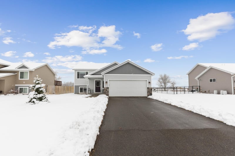 9063 Viking St, Baxter, MN 56401