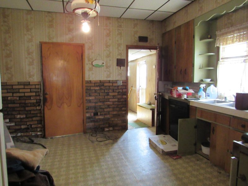 633 3rd Ave, Brewster, MN 56119