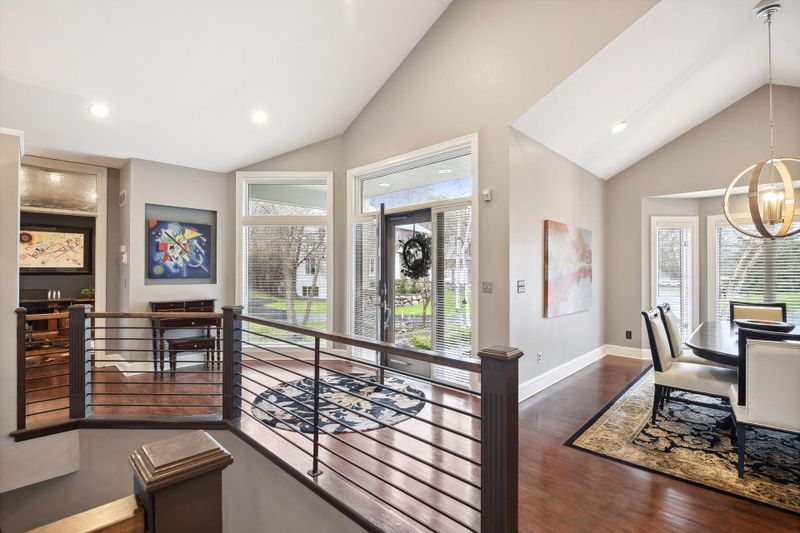 6540 Shadow Ln, Chanhassen, MN 55317
