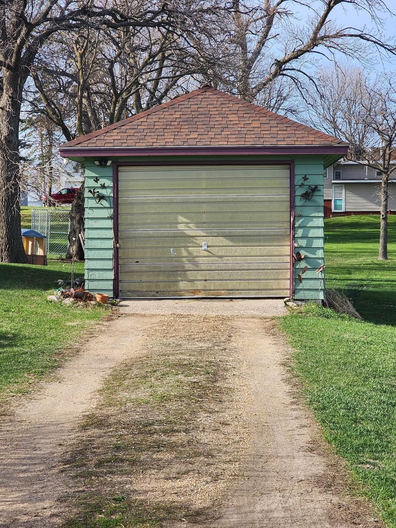 110 W 4th St, Walters, MN 56097