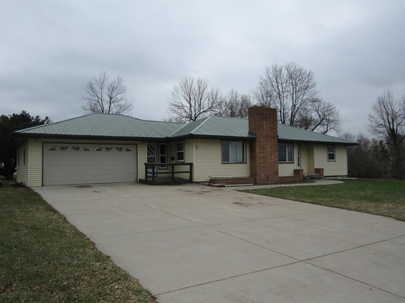 706 3rd Ave, Wilmont, MN 56185