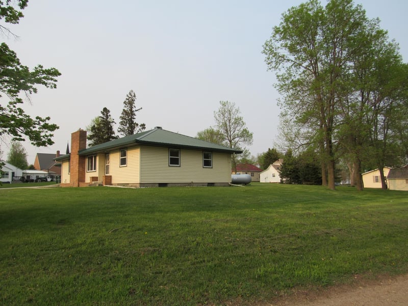706 3rd Ave, Wilmont, MN 56185