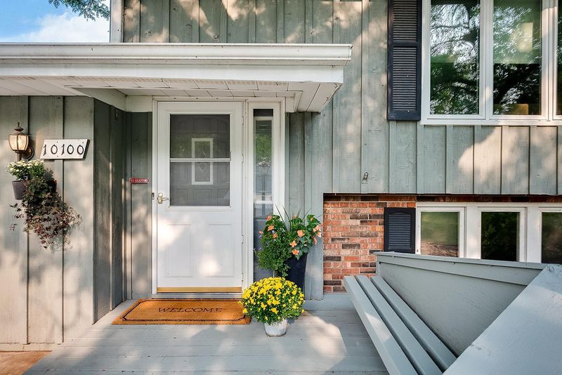 10100 Harrison Rd, Bloomington, MN 55437