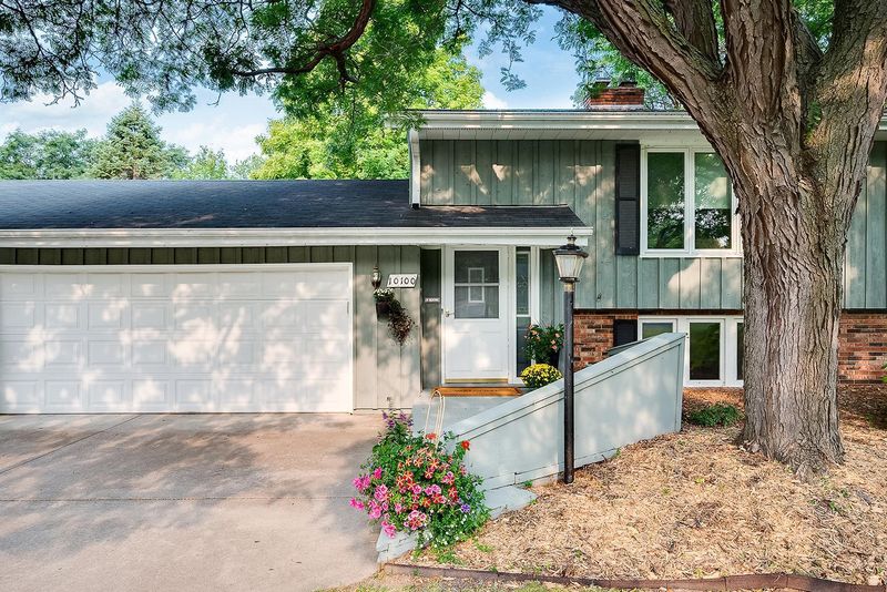 10100 Harrison Rd, Bloomington, MN 55437
