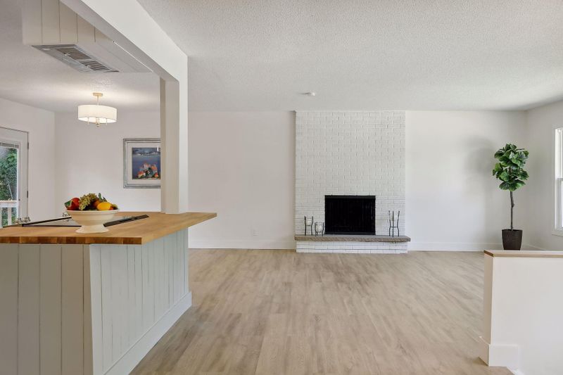 5477 Byscane Ln, Minnetonka, MN 55345