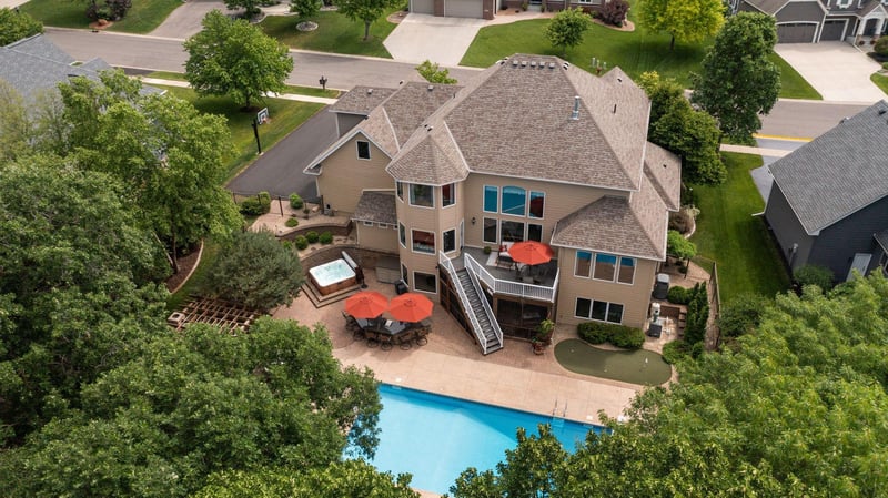 2944 Fairway Dr, Chaska, MN 55318