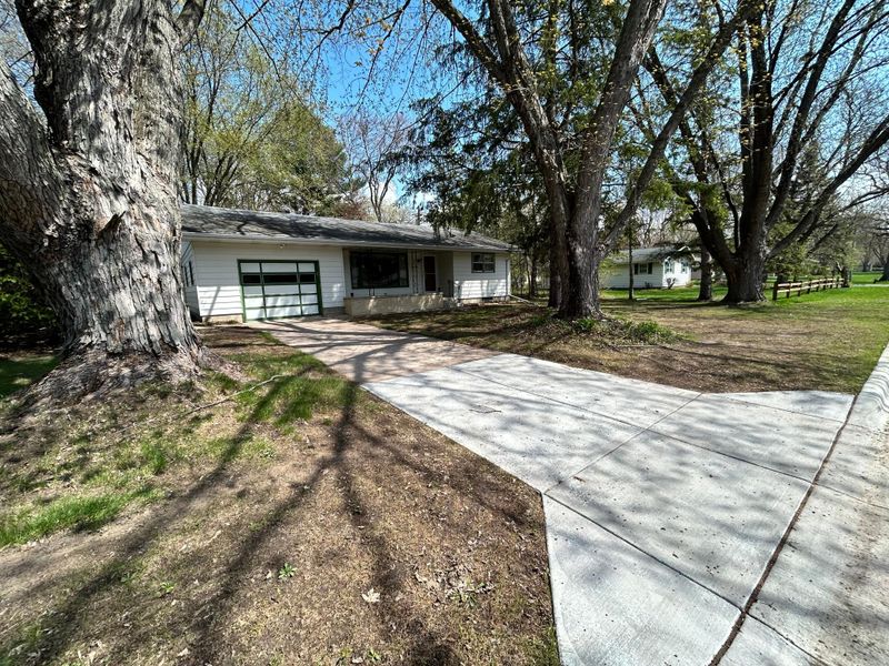 30405 Broadway St, Lindstrom, MN 55045