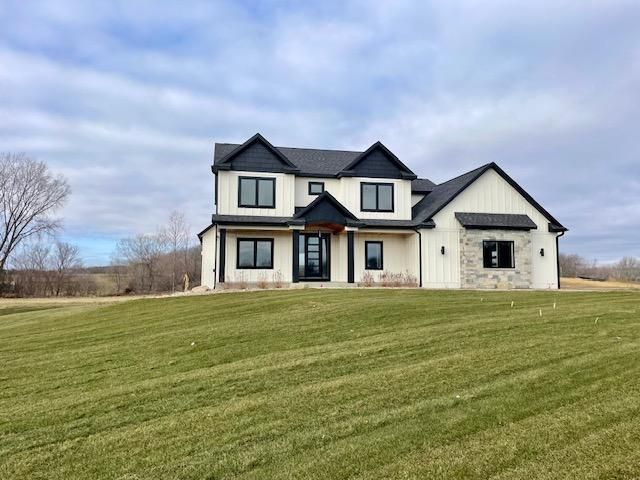 7405 Skylark Ln NW, Rochester, MN 55901